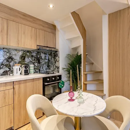 Avec Mezzanine Arc De Triomphe