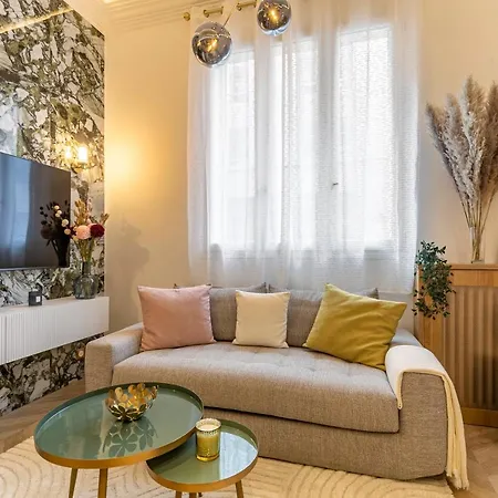 Avec Mezzanine Arc De Triomphe