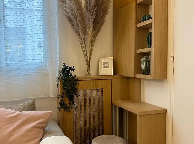 Apartment Avec Mezzanine Arc De Triomphe