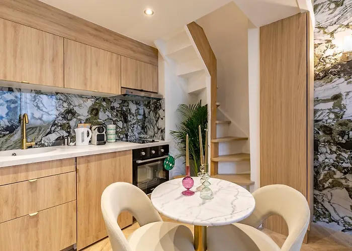 Avec Mezzanine Arc De Triomphe