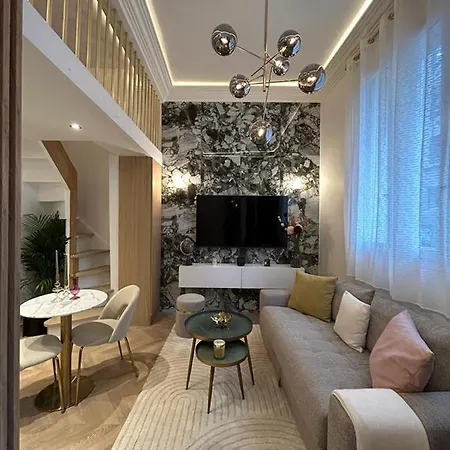 Avec Mezzanine Arc De Triomphe * باريس